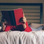 Llegir ens permet ampliar els nostres coneixements. (PxHere).