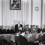 El primer ministro israelí David Ben-Gurion durant la Declaració d'Independència de l'estat d'Israel