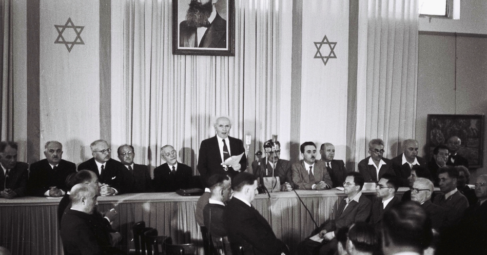 El primer ministro israelí David Ben-Gurion durant la Declaració d'Independència de l'estat d'Israel