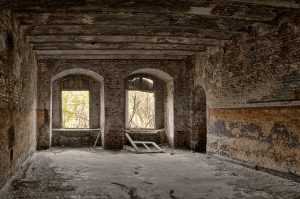 La rehabilitació d'edificis és una de les pràctiques més sostenibles. (Unsplash/COAC)