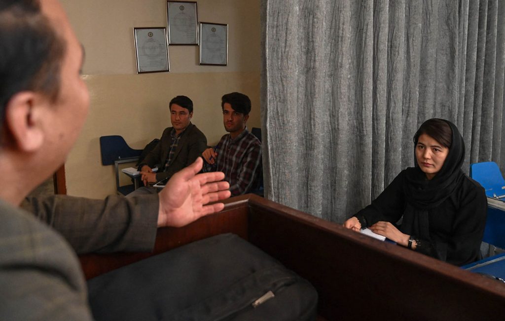 Talibans a les aules