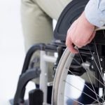 La tetraplegia és una lesió a la medul·la espinal que produeix una paràlisi total o parcial de braços i cames. (Freepik)
