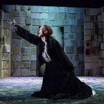 Ajuntaments governats per la dreta han censurat obres de teatre com 'Orlando'. A la foto, imatge promocional d'aquesta obra (Javier Naval/ Teatro DeFondo)