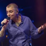 Actuació de Sinéad O'Connor al 50 aniversari del Festival Folk de Cambridge (Bryan Ledgard / Wikimedia Commons)