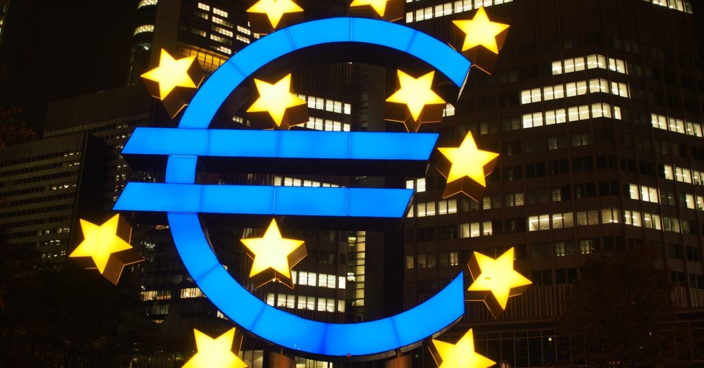 Els tipus d'interès han pujat un 0,25% fins a arribar al nivell més alt des del 2001 (Bruno Neurath Wilson/Unsplash)