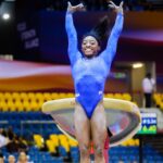 Simone Biles durant l'execució d'un exercici al Mundial de 2018 (Ministério do Esporte / Flickr)