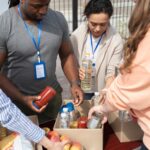El Giving Tuesday és un dia per fer accions solidàries com recollides d'aliments (Freepik)