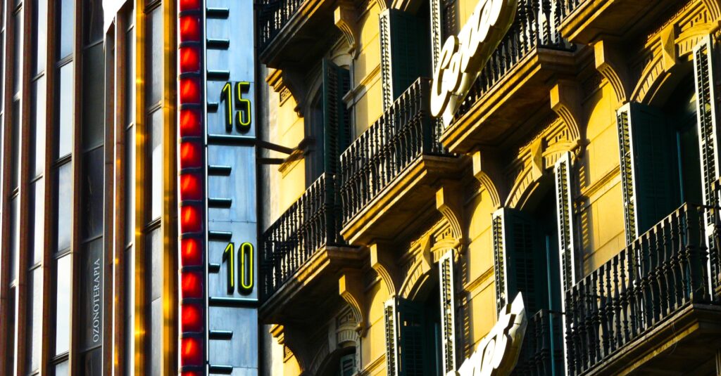 Imatge d'arxiu dun termòmetre al carrer. Aquest mes de gener, les temperatures han arribat a registres de record (Diego Luis/ Flickr) ​
