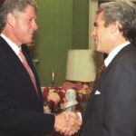 Epstein saluda el president Bill Clinton a la Casa Blanca, el setembre de 1993 (White House/Wikicommons)