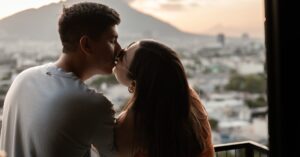 L'educació sexual és essencial per poder mantenir unes relacions de parella sanes (Pexels Dante Muñoz)