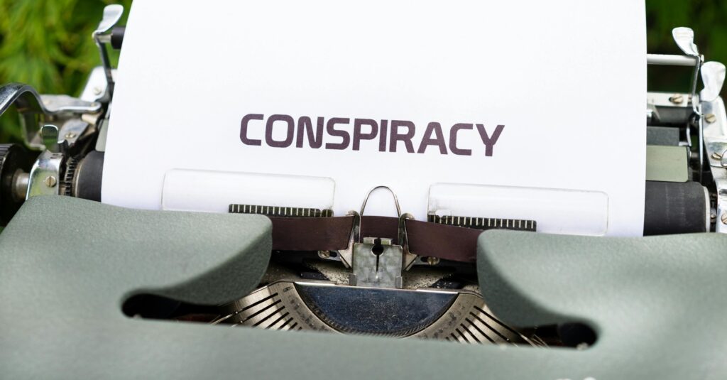 Alex Jones és un presentador nord-americà d'InfoWars, un portal d'internet dedicat a la desinformació ia les teories de conspiració (Pixabay)