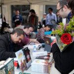 Per Sant Jordi a Catalunya es regalen llibres i roses (Ajuntament de Barcelona)