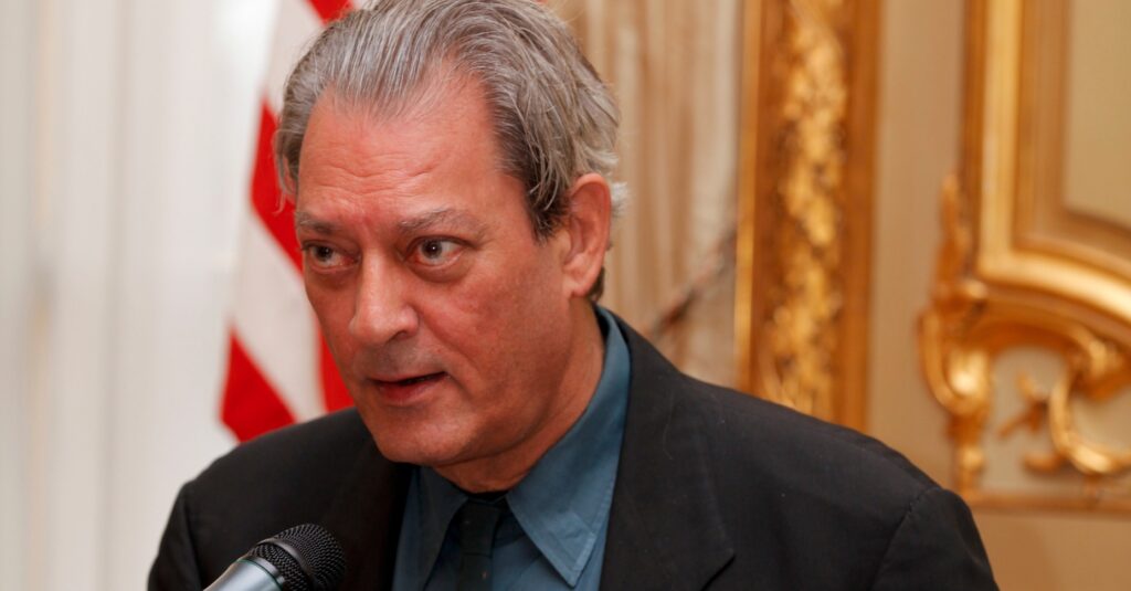 L'escriptor Paul Auster durant una recepció a l'Argentina (Embajada de EEUU en Argentina /Flickr)