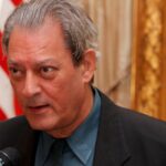 L'escriptor Paul Auster durant una recepció a l'Argentina (Embajada de EEUU en Argentina /Flickr)