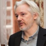 Imatge de Julian Assange el 2014, quan estava asilat a l'ambaixada de l'Equador a Londres. (Govern Equatorià)