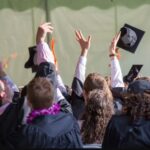 Molts estudiants es plantegen ara com seguir en el seu itinerari acadèmic i com accedir a la universitat (Pexels)