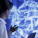 Un informe pioner ressalta la necessitat d'una regulació mundial de la IA (Freepik)