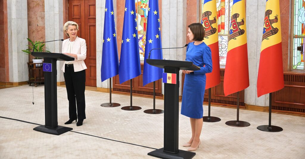 La presidenta de la Comissió Europea, Ursula von der Leyen, i la presidenta de Moldàvia, Maia Sandu (Dati Bendo/European Commission)