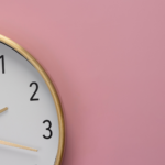 La nit de dissabte a diumenge, a les 3 h seran les 2 h. Freepik.