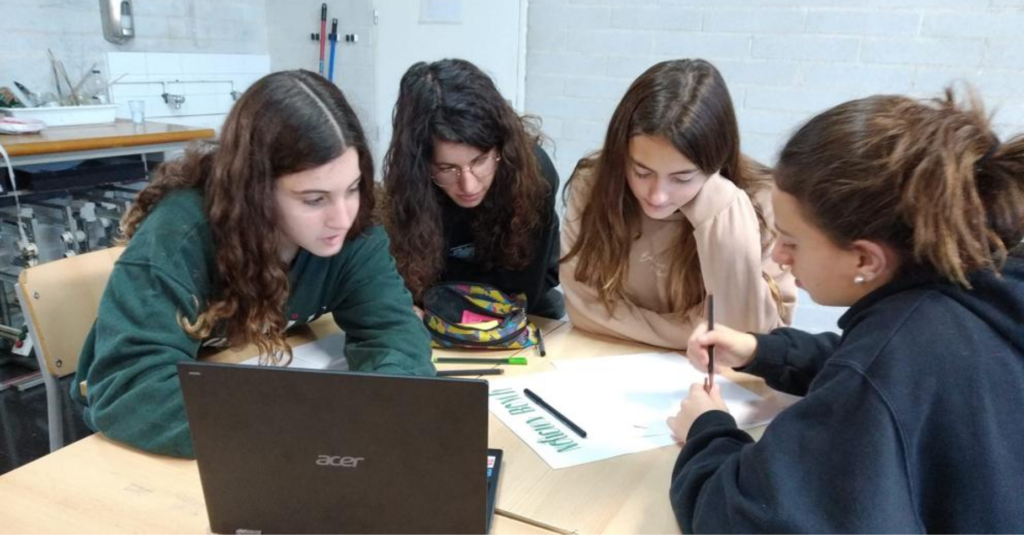 Alumnes d'ESO i batxillerat de Las Rozas Report. (Junior Report)