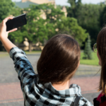 El 90% de dones entre 18 i 30 anys afirma fer servir filtres o editar les seves fotos abans de publicar-les/Freepik