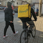 Un rider de Glovo treballant/Flickr