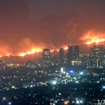 Imatge de l'incendi del barri de Palisades vist des del centre de Los Angeles/Toastt21-Wikimedia Commons