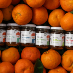 Gràcies a la campanya Barcelona Espigola, el 2024 es van elaborar 12.400 pots de melmelada de taronja amarga/Ajuntament de Barcelona