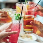 Milions de persones al món beuen alcohol amb regularitat. (Burst / Pexels)