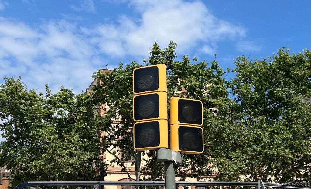 Un semàfor de Barcelona sense funcionar