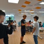 L’alumnat de Larramendi Ikastola (Mungia) treballant en la creació de continguts per la seva revista escolar.