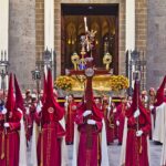 Una processó de Setmana Santa al carrer