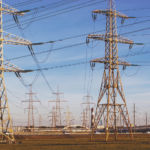 La xarxa elèctrica transporta l’electricitat des de les centrals fins als consumidors (Pxhere)