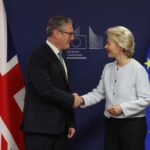 El primer ministre britànic Keir Starmer amb la presidenta de la Comissió Europea Ursula von der Leyen. (Simon Dawson / No 10 Downing Street / Llicència de Govern Obert v3.0 / Wikimedia Commons)