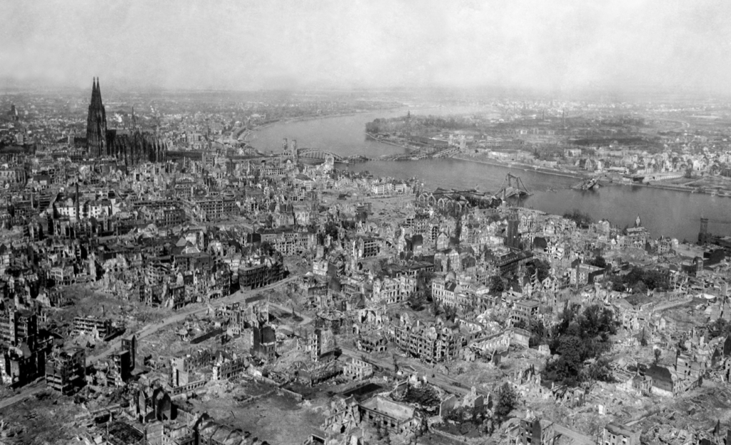 La ciutat alemanya de colònia devastada després dels bombardejos de 1945