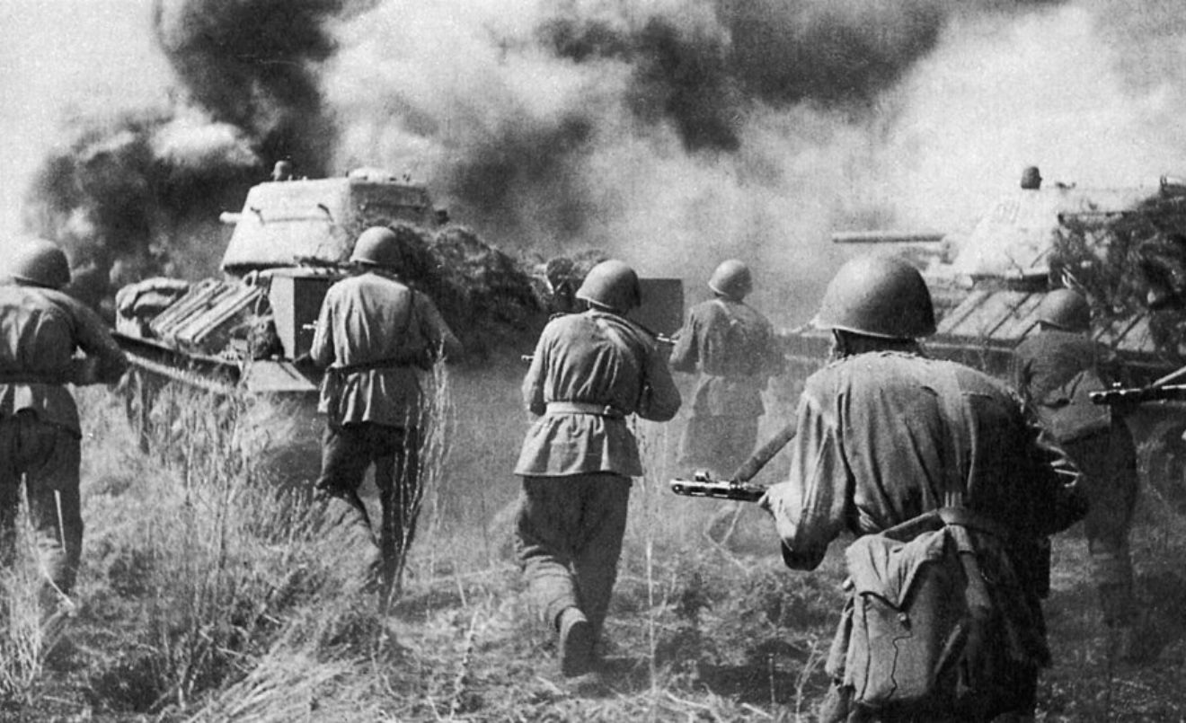 Militares en la batalla de Kursk, una de las más sangrientas de la Segunda Guerra Mundial, en 1943.