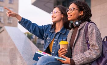 Una estada internacional enriqueix les competències interculturals (Pixabay)