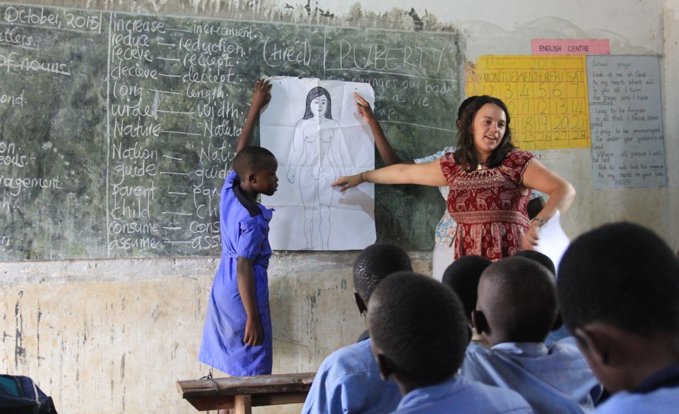 L’educació sexual és fonamental perquè els joves tinguin coneixement del seu cos (International Citizen Service / Remi Bumstead / Wikimedia Commons)