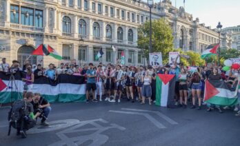 Manifestació propalestina a l'etapa final de la Volta ciclista a Madrid. (Nemo / Wikimedia Commons)