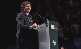 Javier Milei donant una conferència. (Vox España / Wikimedia Commons)
