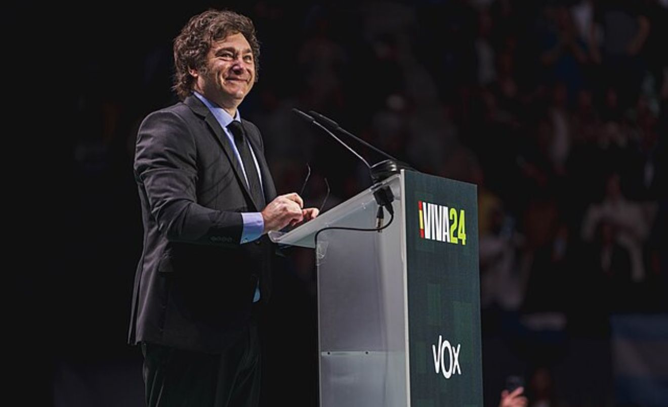 Javier Milei donant una conferència. (Vox España / Wikimedia Commons)