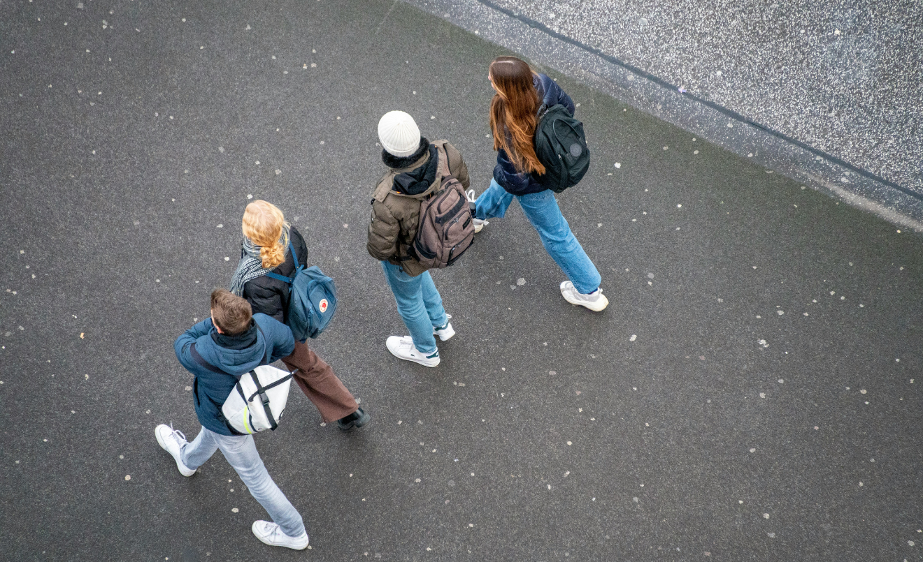 El nou servei Estar B es destina a adolescents i joves entre els 12 i els 25 anys/Etienne Girardet-Unsplash