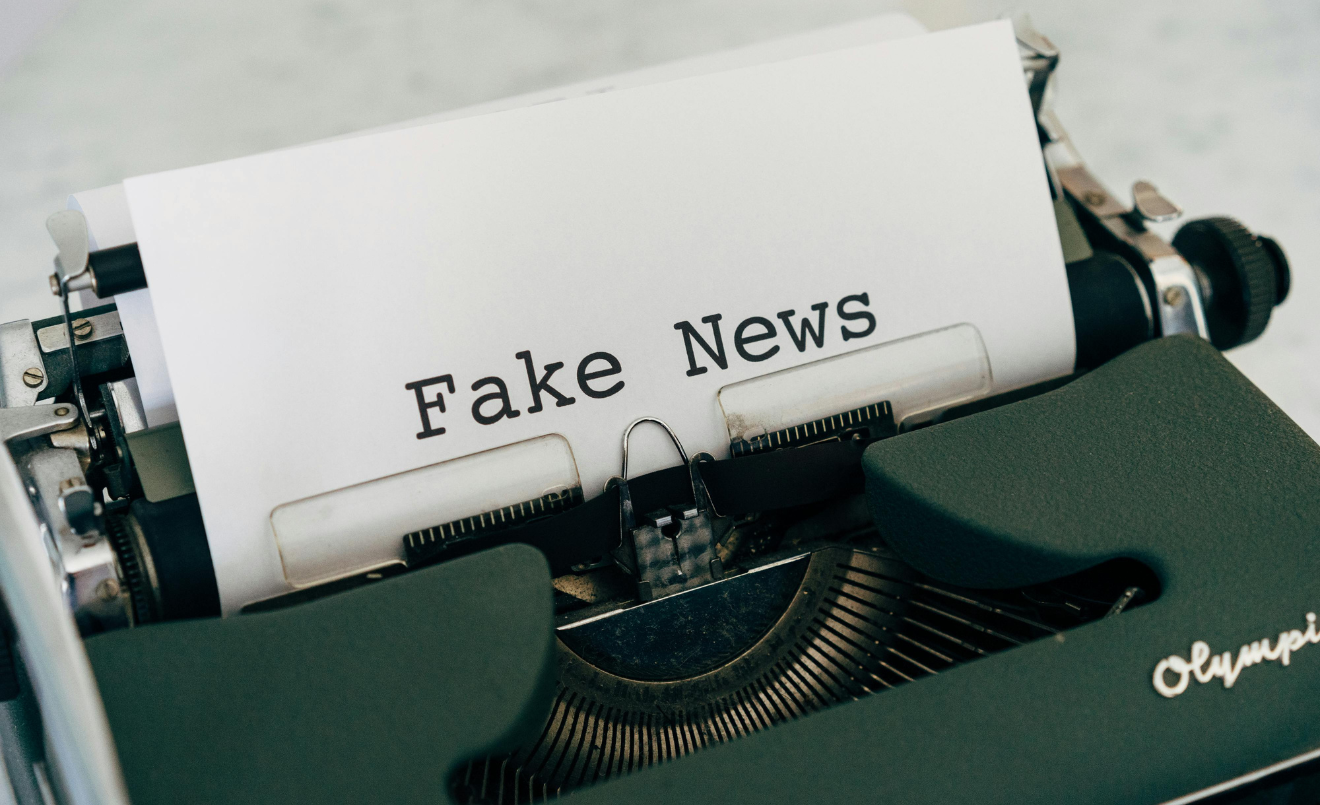 Una fake new és una notícia falsa que sembla real/Markus Winkler-Pexels