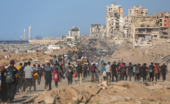 Milers de palestins tornen al nord de Gaza després de l’alto el foc del 10 d’octubre de 2025. (UNICEF/UNI876892/Nateel)